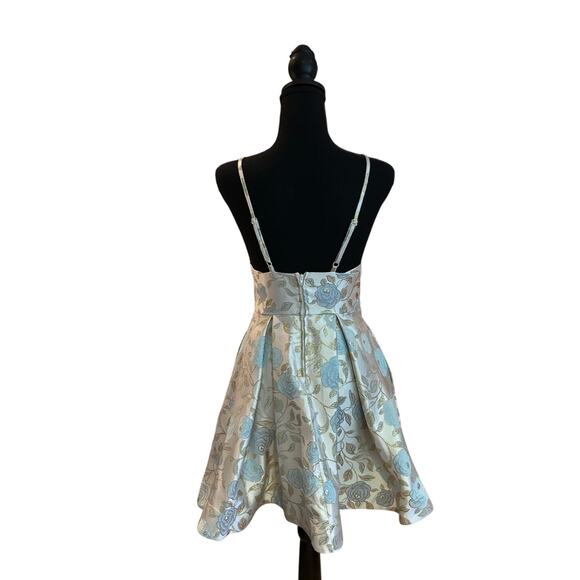 B. Darlin Fit & Flare, Brocade White, Blue, Green/Gold Dress, Size 3/4, EUC - Picture 2 of 5